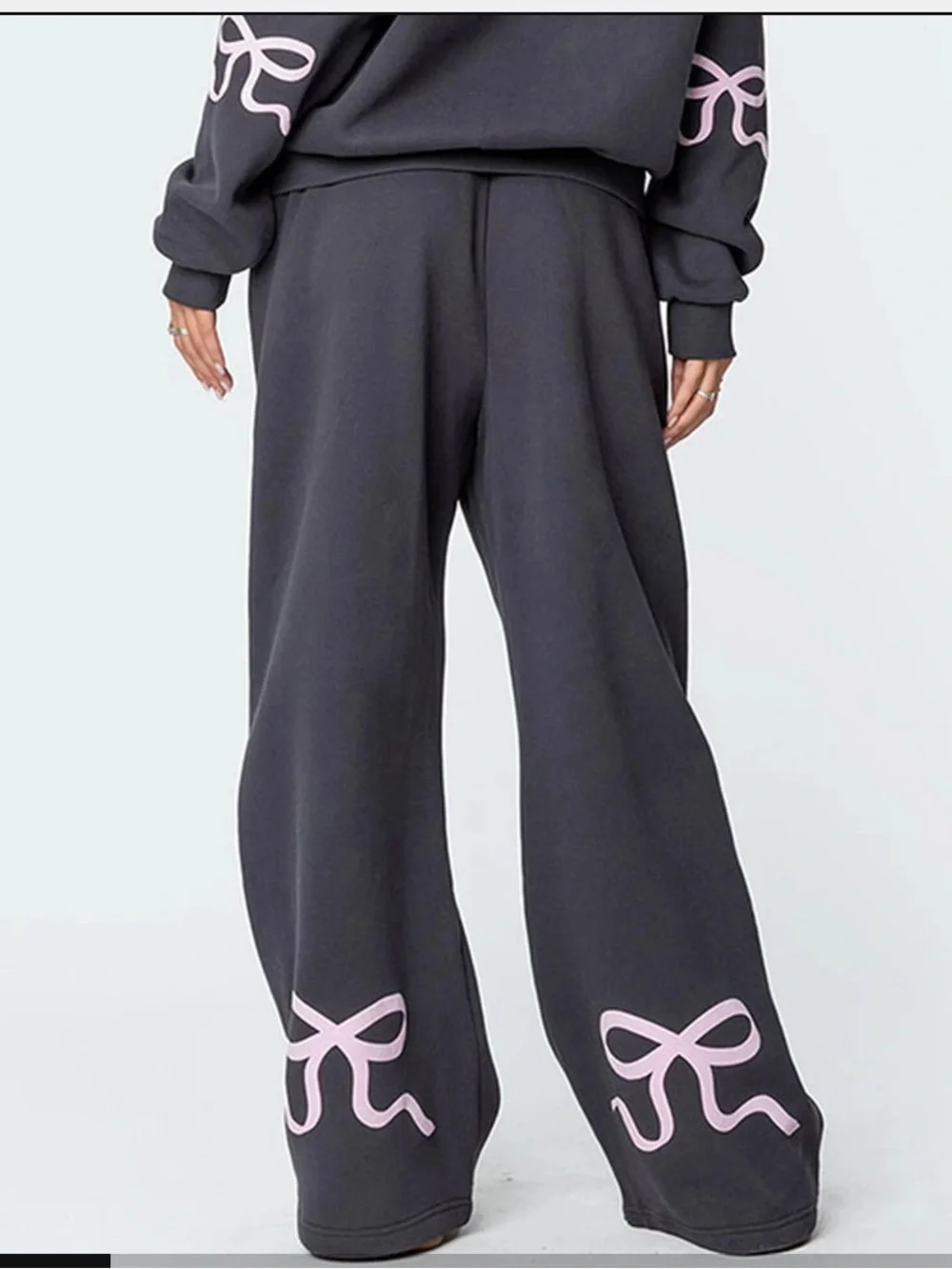 EDIKTED Bonnie bow gray and pink sweatpants